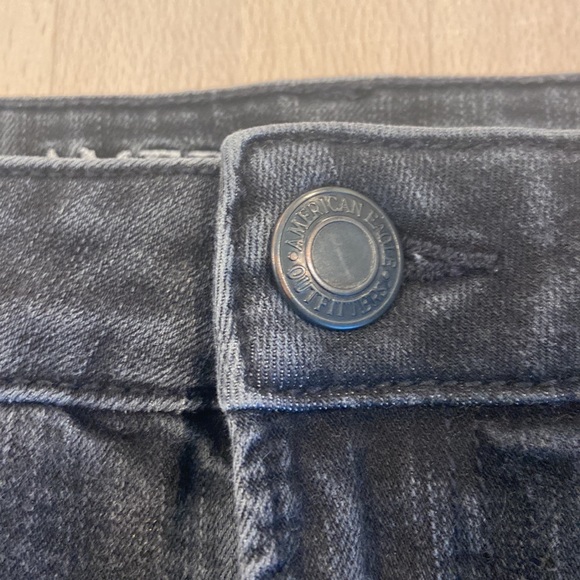 American eagle outfitters black high rise shortie size 8 2” inseam - Picture 2 of 5